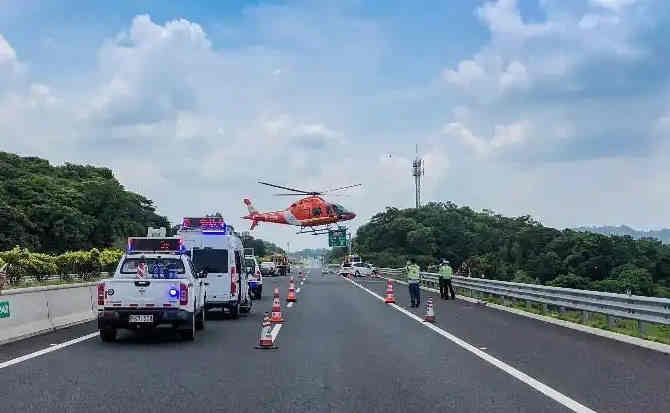 石拐区高速公路汽车救援案例