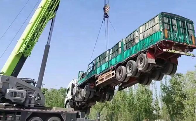 石拐区道路脱困救援案例